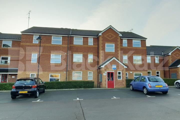 Freshly redecorated with residents parking & water rates included Henry Doulton Drive, Tooting